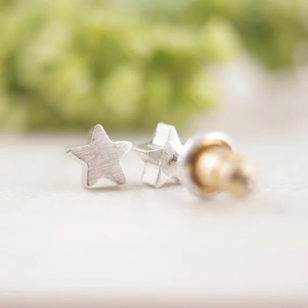NEW!๐๐TINY!โญ๏ธSILVER PLATED! STARโญ๏ธSTUDS!๐๐CUTE - Picture 2 of 8